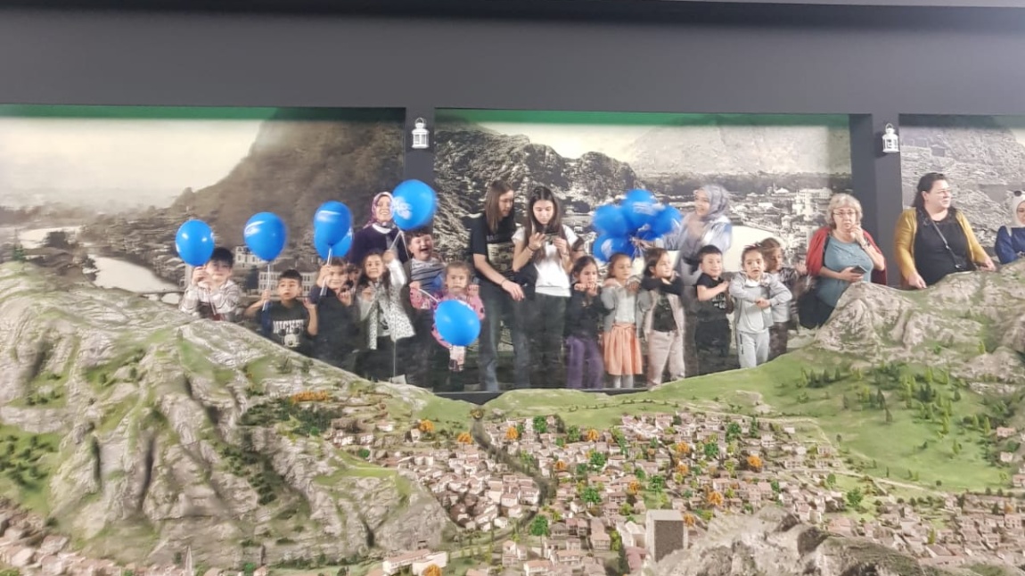 'AMASYA'YI YAŞIYORUM PROJESİ'  KAPSAMINDA AMASYA ' NIN  TARİHİ  ve TURİSTİK YERLERİNE  GEZİ YAPILDI.